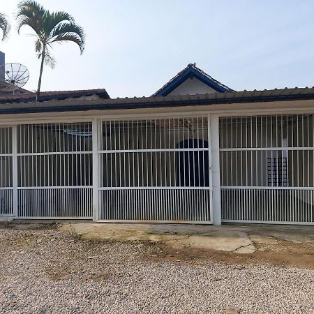 0005.04 - Maranduba - Casa - 3 Dorm - 14 Pess - 3 Quadras Do Mar - Piscina Coletiva - Wifi - Ar Condicionado Villa Ubatuba Ngoại thất bức ảnh
