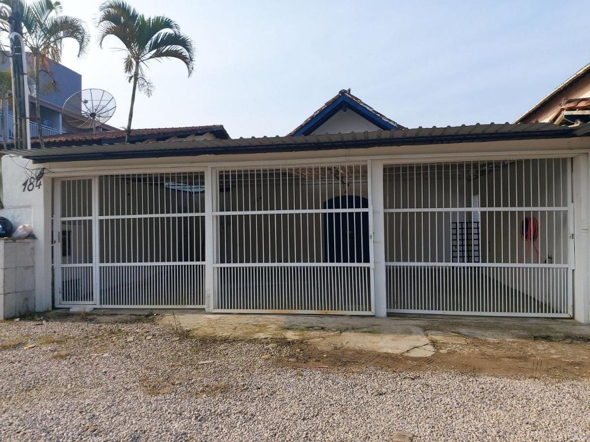 0005.04 - Maranduba - Casa - 3 Dorm - 14 Pess - 3 Quadras Do Mar - Piscina Coletiva - Wifi - Ar Condicionado Villa Ubatuba Ngoại thất bức ảnh